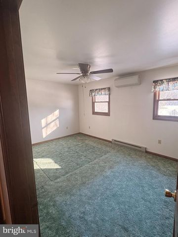 3189 POWELLS VALLEY RD, Halifax, PA 17032