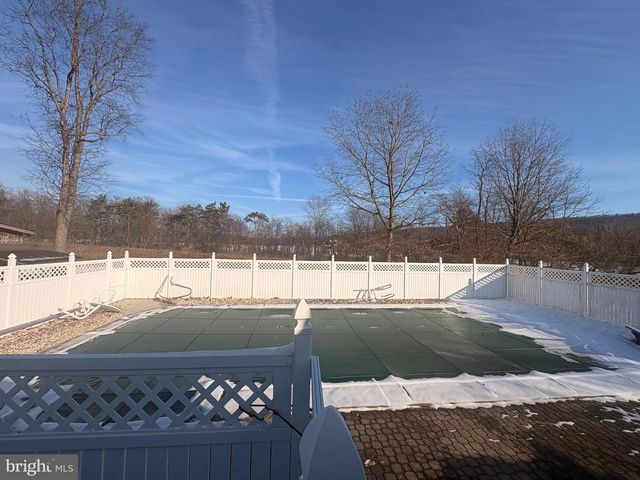 3189 POWELLS VALLEY RD, Halifax, PA 17032