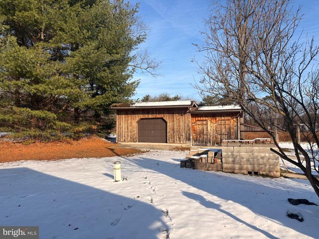 3189 POWELLS VALLEY RD, Halifax, PA 17032