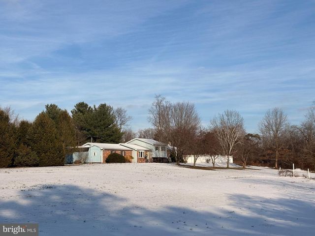 3189 POWELLS VALLEY RD, Halifax, PA 17032