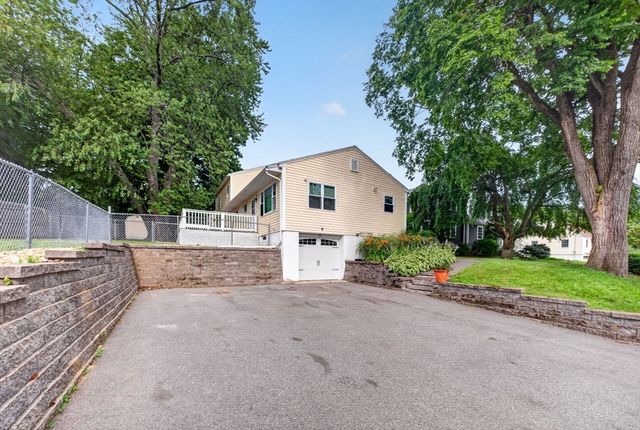 119 High St, North Andover, MA 01845