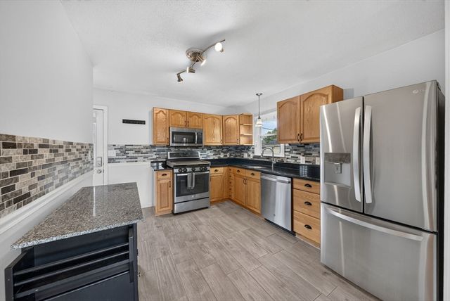 119 High St, North Andover, MA 01845