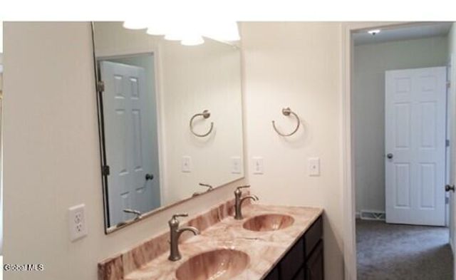 8 Karl Farm Road, Sand Lake, NY 12018