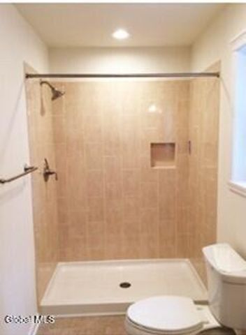 8 Karl Farm Road, Sand Lake, NY 12018