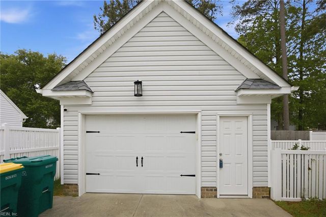 1435 Waltham LN, Newport News, VA 23608