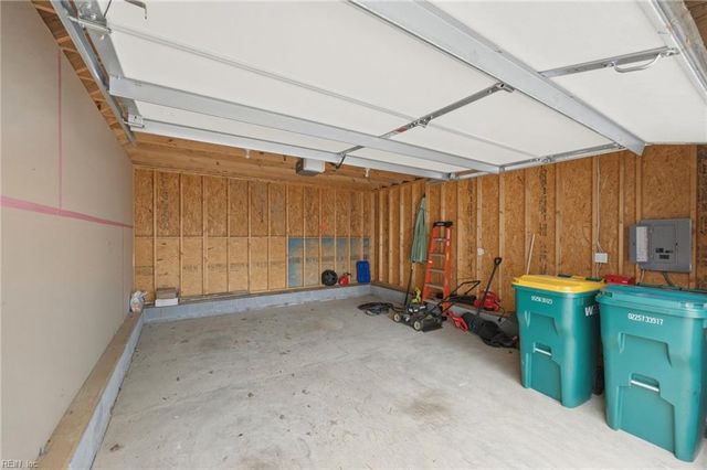 1435 Waltham LN, Newport News, VA 23608