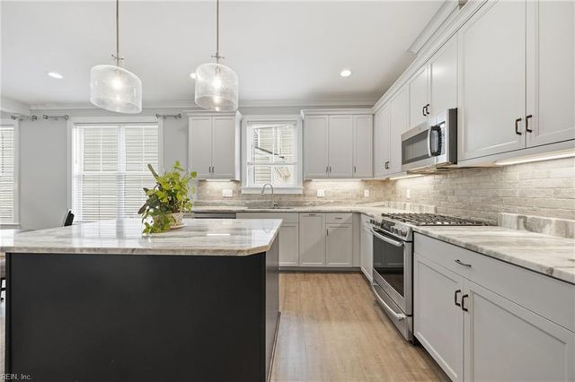 1435 Waltham LN, Newport News, VA 23608