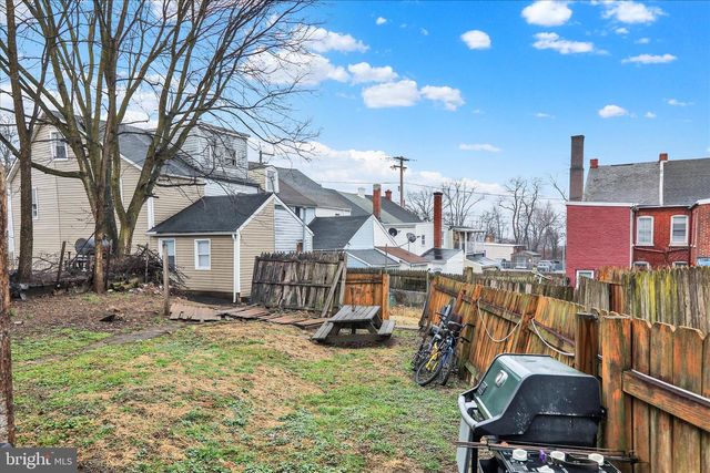 230 LAWRENCE ST, Columbia, PA 17512