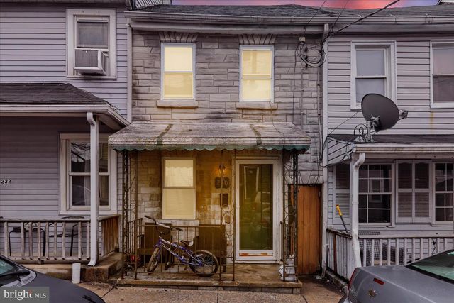 230 LAWRENCE ST, Columbia, PA 17512