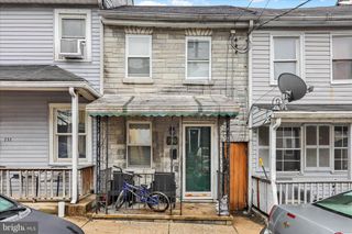 230 LAWRENCE ST, Columbia, PA 17512