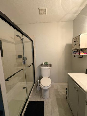 1966 Alamanda Way, Riviera Beach, FL 33404