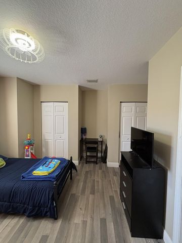 1966 Alamanda Way, Riviera Beach, FL 33404