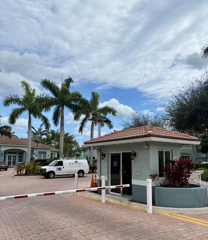 1966 Alamanda Way, Riviera Beach, FL 33404