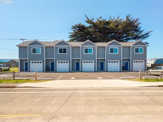318 11TH St Se 1-5, Bandon, OR 97411