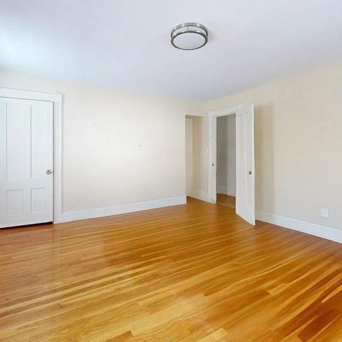 21 Clifton St, Worcester, MA 01610