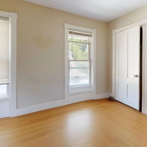 21 Clifton St, Worcester, MA 01610