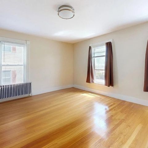 21 Clifton St, Worcester, MA 01610
