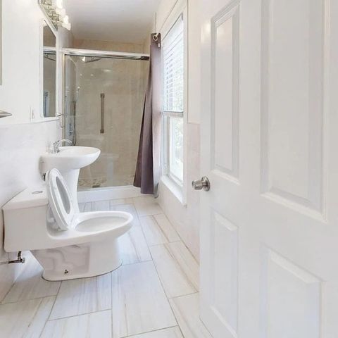 21 Clifton St, Worcester, MA 01610