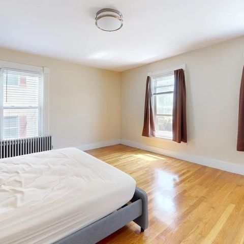 21 Clifton St, Worcester, MA 01610