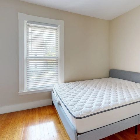 21 Clifton St, Worcester, MA 01610