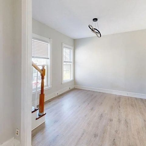 21 Clifton St, Worcester, MA 01610