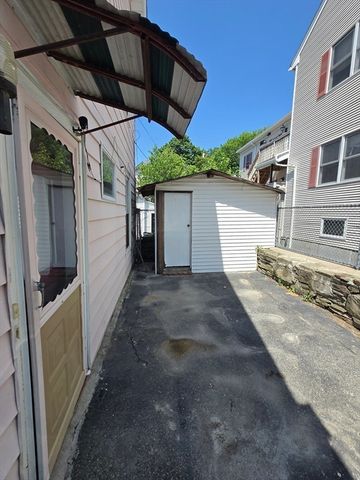 21 Clifton St, Worcester, MA 01610
