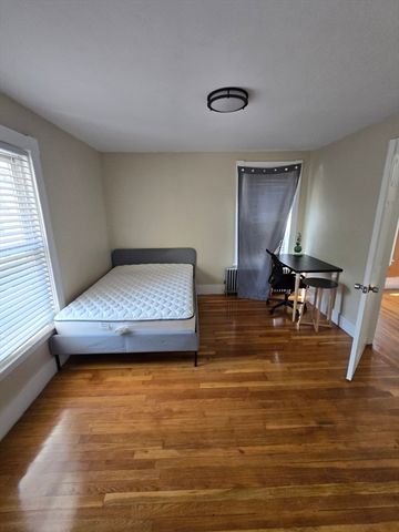 21 Clifton St, Worcester, MA 01610