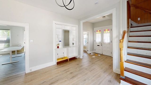 21 Clifton St, Worcester, MA 01610