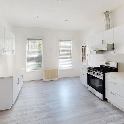 21 Clifton St, Worcester, MA 01610