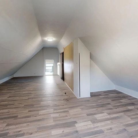 21 Clifton St, Worcester, MA 01610