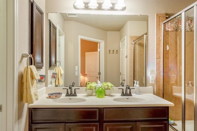 210 Wincliff DR, Buda, TX 78610