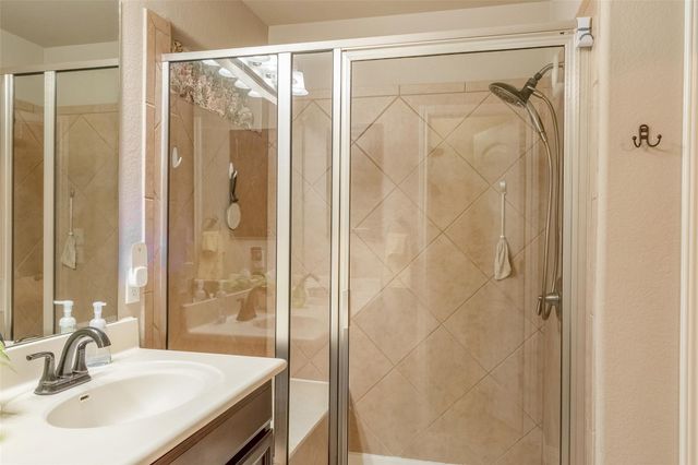 210 Wincliff DR, Buda, TX 78610