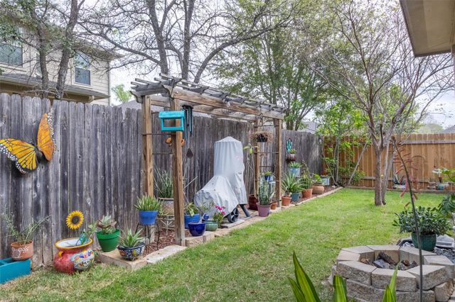 210 Wincliff DR, Buda, TX 78610