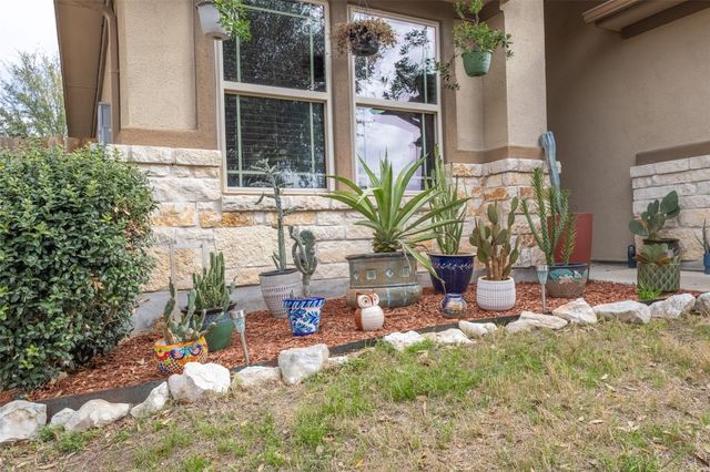 210 Wincliff DR, Buda, TX 78610