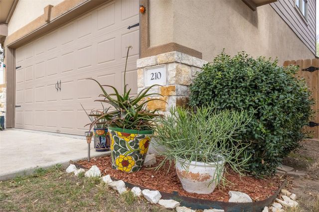 210 Wincliff DR, Buda, TX 78610