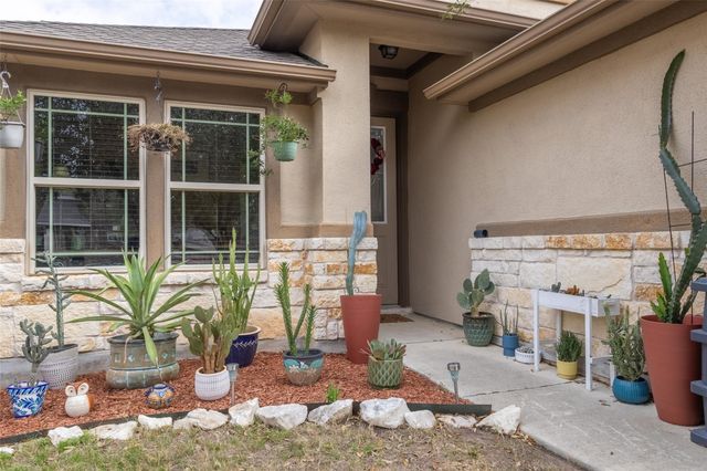 210 Wincliff DR, Buda, TX 78610