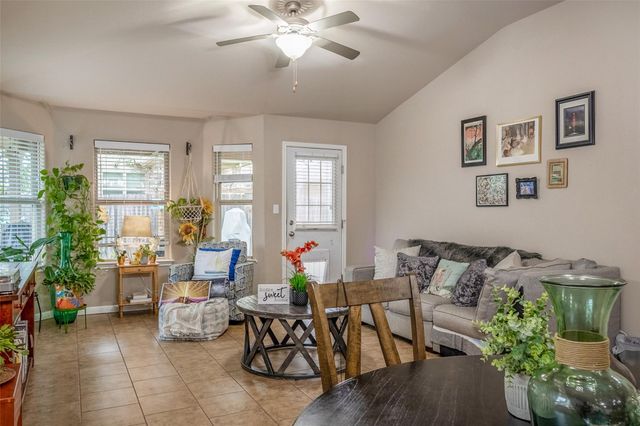 210 Wincliff DR, Buda, TX 78610