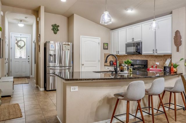 210 Wincliff DR, Buda, TX 78610