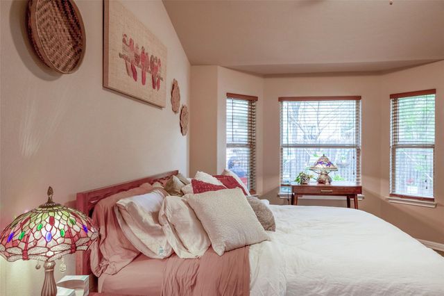 210 Wincliff DR, Buda, TX 78610