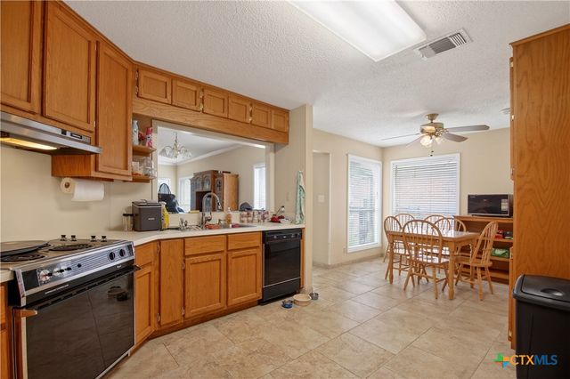 123 E Harbor Drive, Port Lavaca, TX 77979