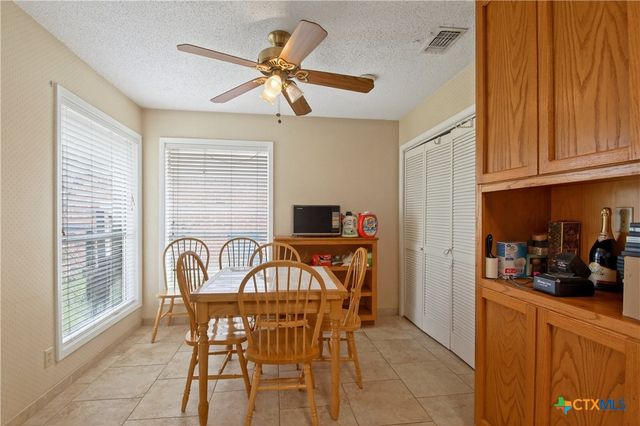 123 E Harbor Drive, Port Lavaca, TX 77979
