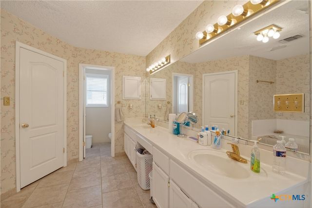 123 E Harbor Drive, Port Lavaca, TX 77979