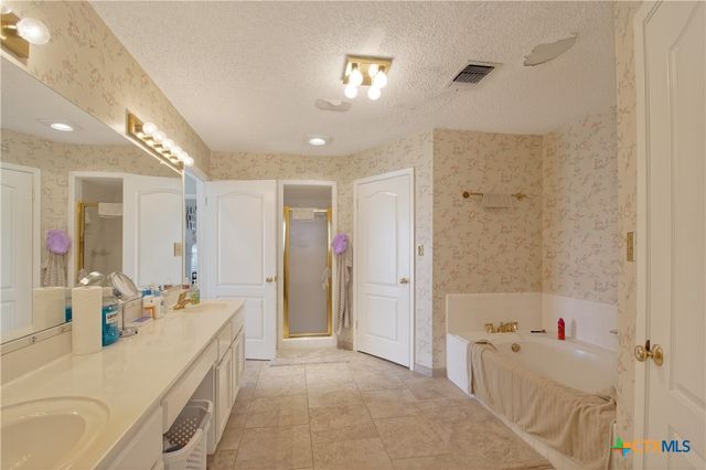 123 E Harbor Drive, Port Lavaca, TX 77979
