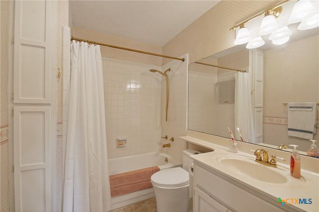 123 E Harbor Drive, Port Lavaca, TX 77979