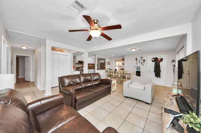 2806 Oak Drive, Dickinson, TX 77539