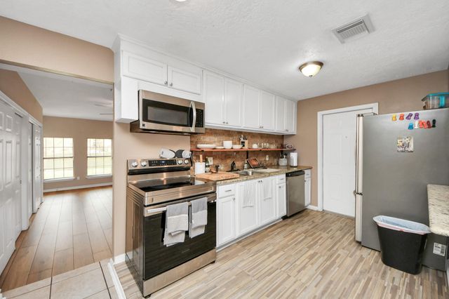 2806 Oak Drive, Dickinson, TX 77539