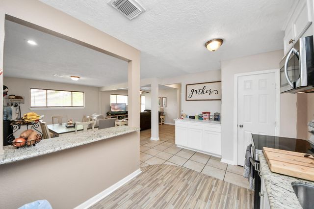 2806 Oak Drive, Dickinson, TX 77539