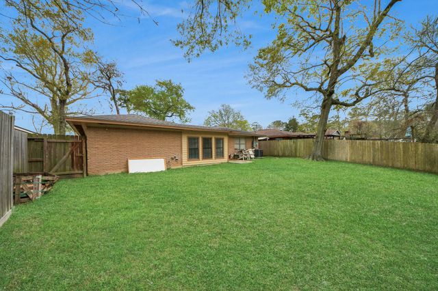 2806 Oak Drive, Dickinson, TX 77539