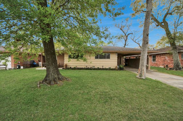 2806 Oak Drive, Dickinson, TX 77539
