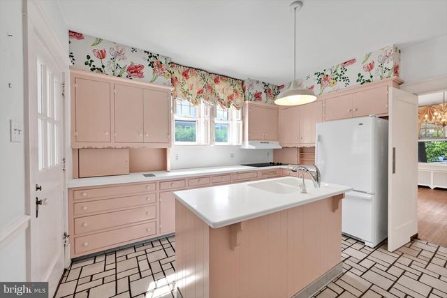 1920 MARKET ST, Camp Hill, PA 17011